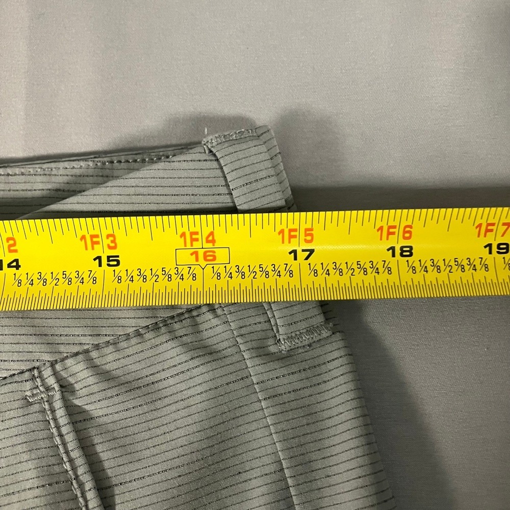 Vuori Mens Shorts Size Large Light Gray Pinstripe Performance Stretch Athleisure - Picture 6 of 10